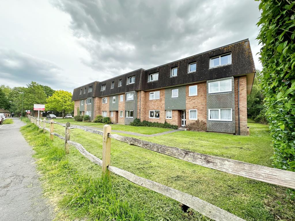 Lot: 19 - FREEHOLD GROUND RENTS - Side view showing brick and tiled elevations